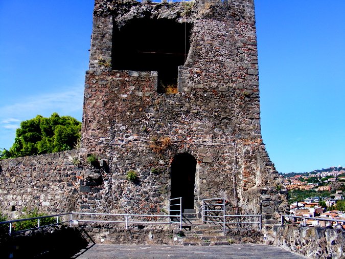 (85)  Aci Castello